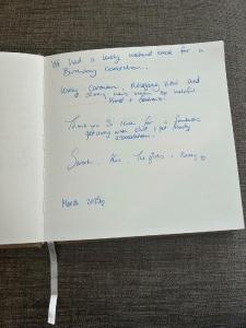 un morceau de papier avec une lettre manuscrite dans l'établissement Doniford Bay - Holiday Accommodation 20985, à Watchet