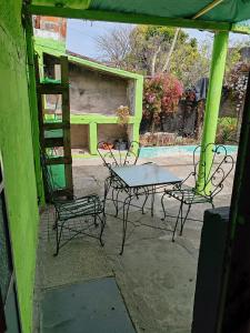 a table and two chairs and a table and a ladder at Casa Marco in Fray Bentos