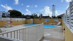 a balcony with a swimming pool in a building at Fleur de Paradis in Saint-François