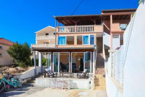 Το κτήριο όπου στεγάζεται  το διαμέρισμα