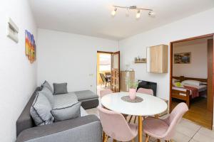 Χώρος καθιστικού στο Apartments by the sea Rogoznica - 24889