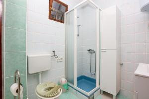 Ένα μπάνιο στο Apartments by the sea Rogoznica - 24889