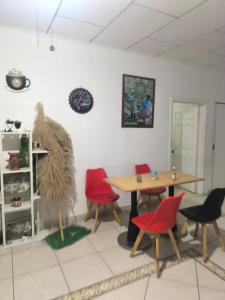 a dining room with red chairs and a table at La casa de don Matilde in San Pedro Sula +13 photos