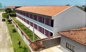 an overhead view of a building with red roof at Flat Refúgio das Bermudas in Ilha Comprida