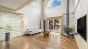 a living room with a fireplace and a tv at Gapyeong Daon Dokchae Pension in Gapyeong