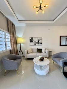 Khu vực ghế ngồi tại Casa amplia y elegante cerca del Aeropuerto Palmerola