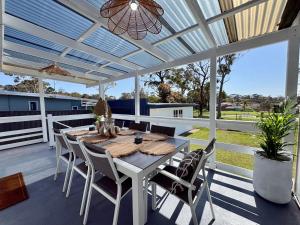 Μπαλκόνι ή βεράντα στο Cooinda on the Green - Your Happy Place! Golf Course Retreat with Kangaroo Views