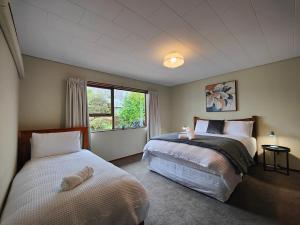 เตียงในห้องที่ Mountain Views on Matai