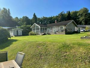 Fotografija u galeriji objekta Lake Cottage With Private Pier At Lake Nömmen u gradu Boda +6 fotografija