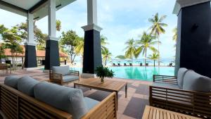 una vista de la piscina del resort en Peridot By The Sea Redang, en Redang Island