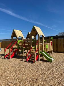 Legeområdet for børn på East Coast Chalets 58 at California Sands Dog Friendly