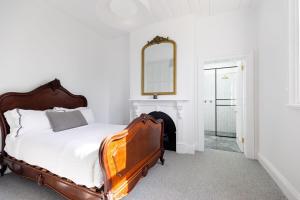 Ένα ή περισσότερα κρεβάτια σε δωμάτιο στο Glenworth House - Glenworth Estate