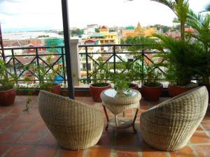 Ein Balkon oder eine Terrasse in der Unterkunft Lux Riverside Hotel & Apartment