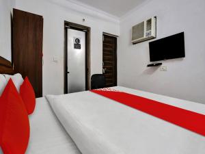 TV a/nebo společenská místnost v ubytování Hotel O URBANS ROOM