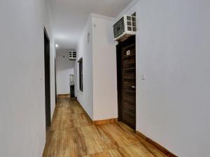 TV a/nebo společenská místnost v ubytování Hotel O URBANS ROOM