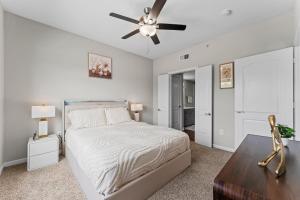 Voodi või voodid majutusasutuse Bright 1BR in Magnolia Near Woodlands Waterway toas +21 fotot