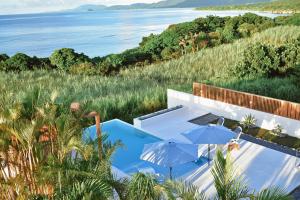 石垣島にあるOcean View Ishigaki Kaze and Namiの海の景色を望むヴィラ