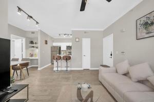 Istumisnurk majutusasutuses Charming 1BR Easy Access to The Woodlands