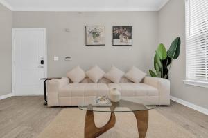 Istumisnurk majutusasutuses Charming 1BR Easy Access to The Woodlands