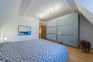 a bedroom with a bed and an elephant in it at Apartment Essen- Bredeney in Essen