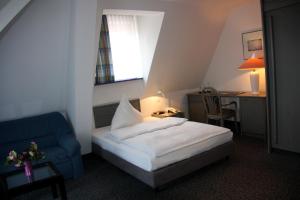Postel nebo postele na pokoji v ubytování Art-Hotel Erlangen