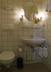 Hotel Beller tesisinde bir banyo