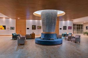 a lobby with a fountain in the middle of a building at Four Points by Sheraton Cancun Centro in Cancún