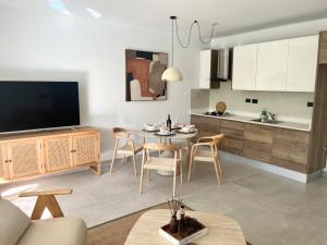 a living room with a table and a kitchen at Estrella Izha 204 in La Laguna