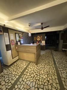 a restaurant with a tub in the middle of a room at New White House Hotel in Pune