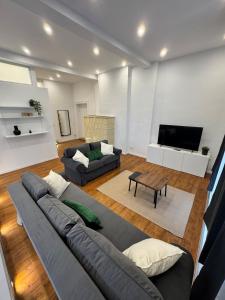 a living room with a couch and a tv at Bavaria Home Modern Living in Geisenfeld