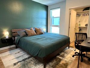 a bedroom with a bed with a green wall at Elegant Escape 10 Min from Disneyland With Pool & GYM in Tustin +63 photos