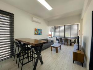 Posezení v ubytování Central Girne Escape 3 by HolidayKeys