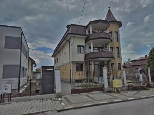 Το κτήριο όπου στεγάζεται  το ξενοδοχείο διαμερισμάτων