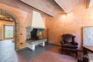 Χώρος καθιστικού στο Villa Torre With Pool And Ac