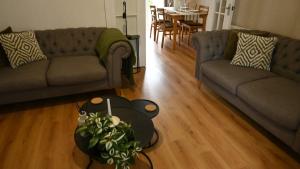 a living room with two couches and a table at Sleeps 5, ideal for contractors in Liverpool