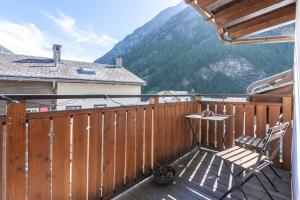 a balcony with a table and a view of a mountain at Comfortable apartment for 4-8 persons near Zermatt in Täsch