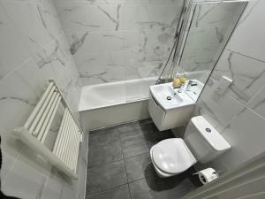 Koupelna v ubytování Tranquil 1BD in Heathrow
