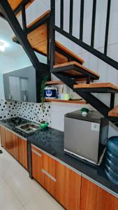 Kuchyň nebo kuchyňský kout v ubytování Villa Keluarga Royal Arois Unit A-01 + 6 fotografií