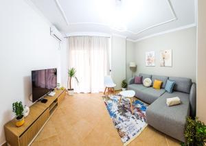 a living room with a couch and a tv at Tirana Heart Lodge in Tirana