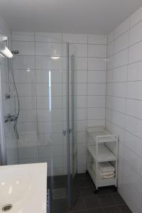 Ένα μπάνιο στο Hamn i Senja - Private top apartment with seaview +22 φωτογραφίες