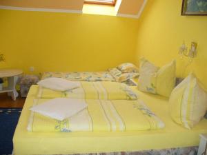 A bed or beds in a room at Caty Vendégház