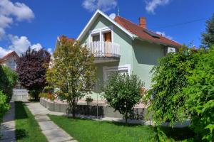 A garden outside Caty Vendégház