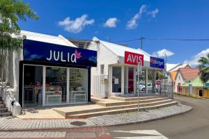 a julius aaks store on the side of a street at Studio 2 - Bougainvillée - proche plage in Lazaret +4 photos