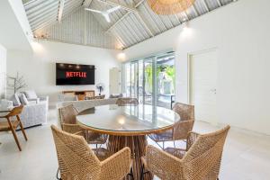 a dining room with a table and chairs at Villa Waterlily A Sanur in Sanur