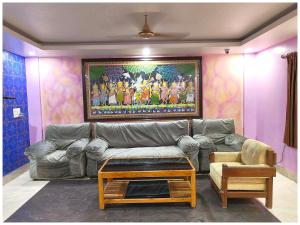プリーにあるPRIME LOCATION NEAR SEA BEACH Hotel Sri Krishna Classic Residency ! Puri - Near Jagannath Temple and Golden Swargadwar Beach - Bengali Market - A Top Rated Hotel IN PURIのギャラリーの写真