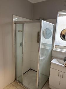 Ένα μπάνιο στο Nomad North Hostel