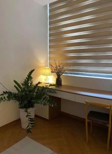 a room with a window with a lamp and a plant at Kimi Homestay Hue in Thôn Trường Giang +2 photos
