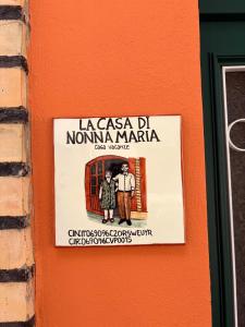 a sign on the side of a building at La Casa di Nonna Maria in Treglio