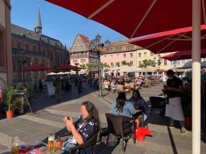 Hosté ubytování Haus mit Kunst, Neustadter Stadthaus, 5-6 Betten, 4 Bäder, 3 Terrasse und Balkone
