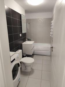 Koupelna v ubytování LCB Apartments Univ Suceava A70
